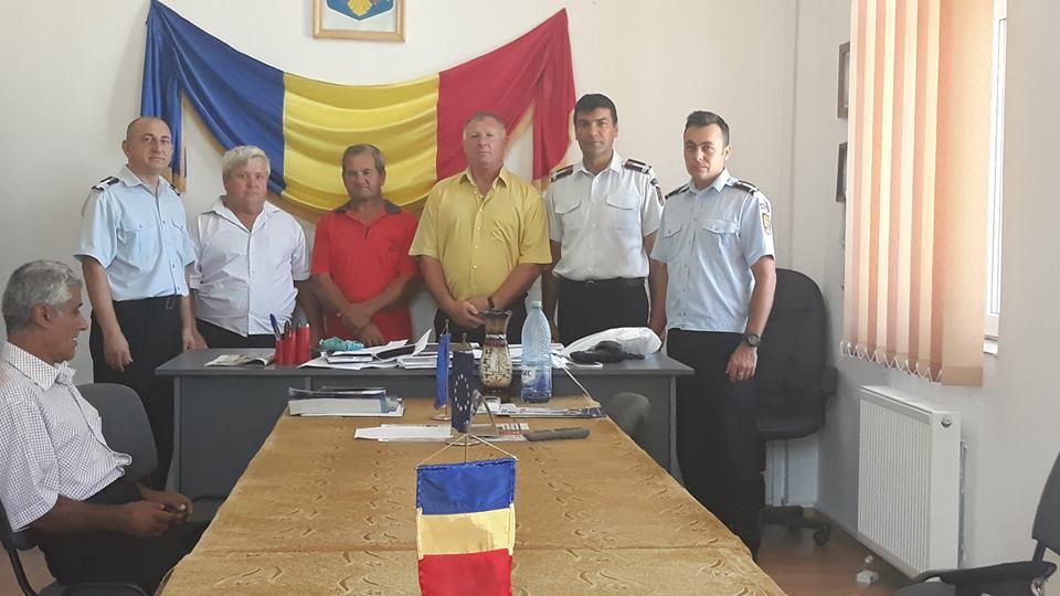 ISU Vrancea i-a premiat pe salvatorii bărbaților căzuți într-o fosă, la Ploscuțeni