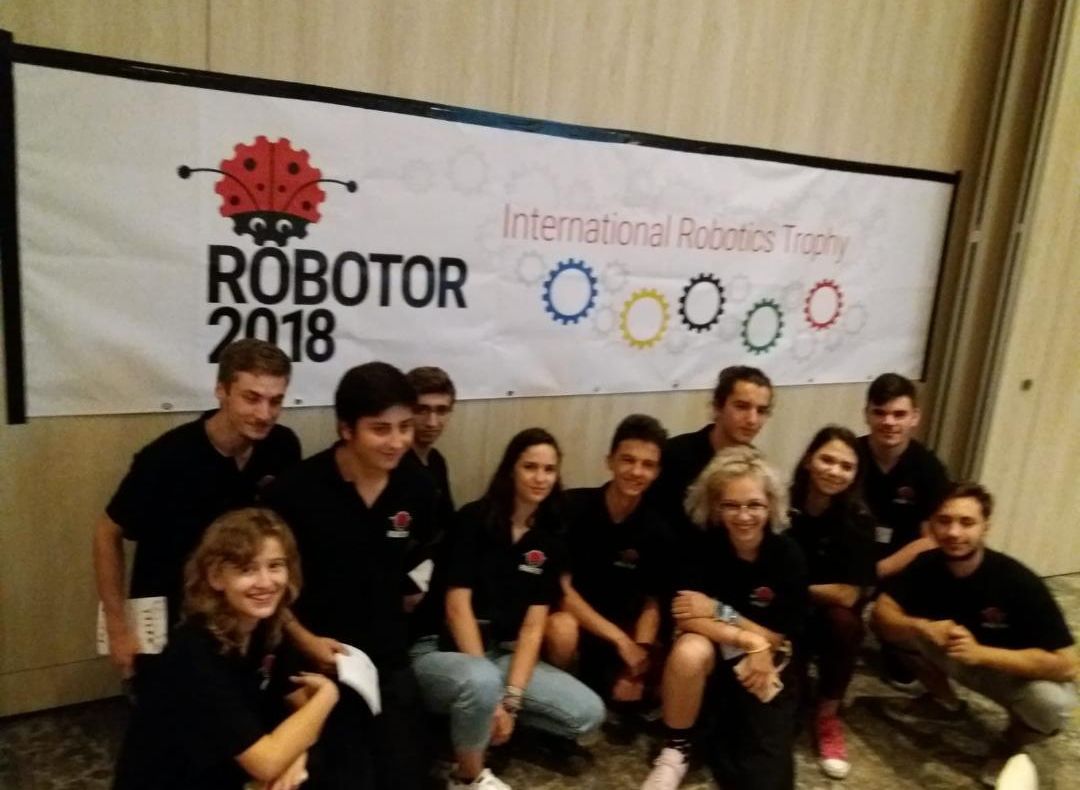 FOTO  Premii pentru elevii pasionați de robotică de la Colegiul Național Unirea