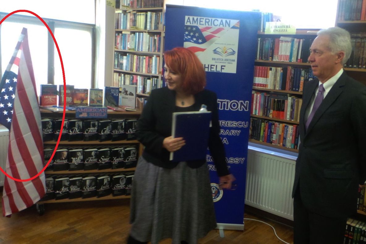 GAFĂ: Ambasadorul Americii, primit la Focșani cu steagul SUA pus de-a-ndoaselea