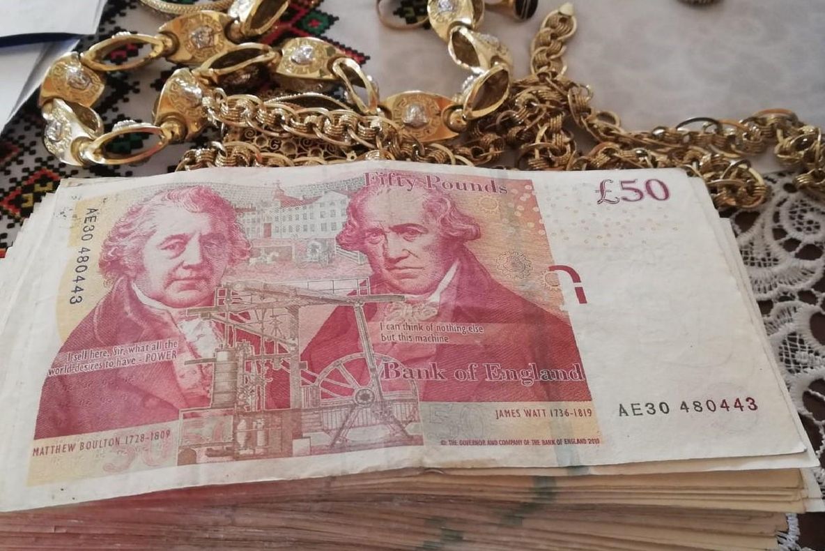 Rețea de trafic de persoane în Anglia, destructurată de DIICOT. Membrii rețelei sunt din Vrancea