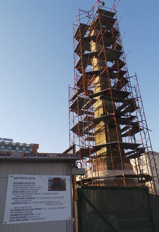 Lucrările la obeliscul din Piața Unirii bat pasul pe loc, dar cresc sumele alocate de la bugetul local