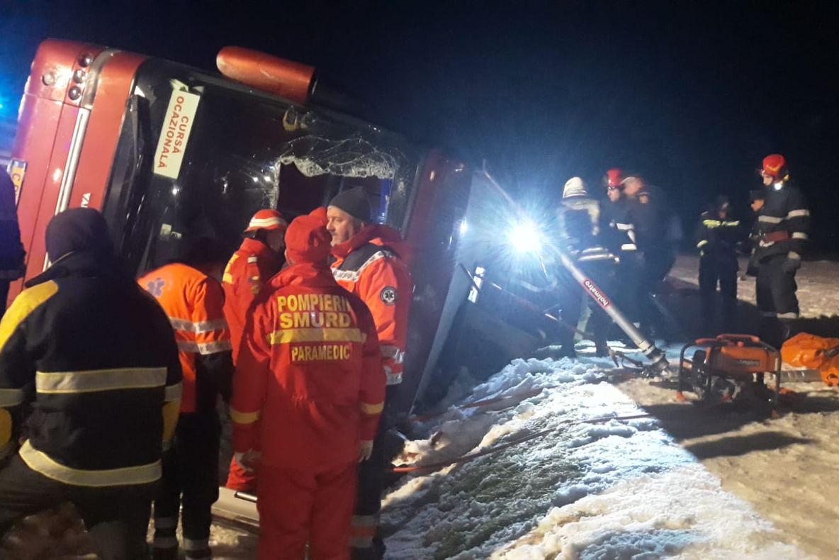 Coșmarul pasagerilor din autocarul răsturnat aseară, lângă Mărășești, povestit de o pasageră