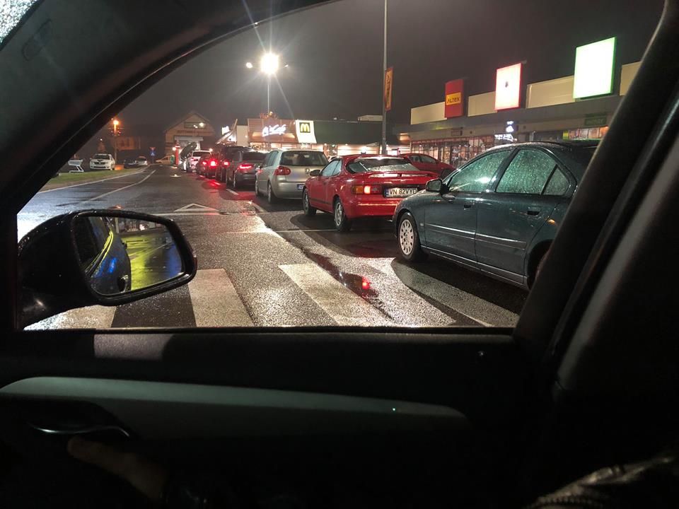 FOTO   Focșănenii au ”petrecut” noaptea la McDonald`s