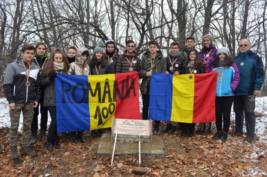 Uniriștii au plantat stejari în memoria eroilor, la Bordești și Năruja