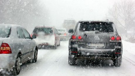 ULTIMA ORĂ   Autoutilitară răsturnată pe E85. Șoferul e blocat în cabină