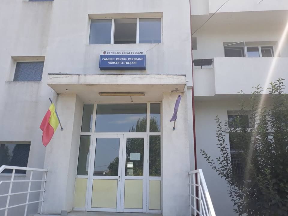 LEGEA E DOAR PENTRU ȘMECHERI? Dosare penale pentru angajații care l-au reclamat pe preotul de la Căminul de Bătrâni de hărțuire și abuz