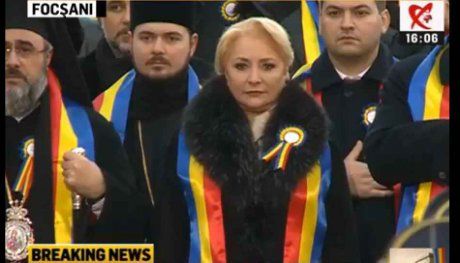 Dăncilă, primită cu huiduieli de focșăneni, în fieful baronului: HUO, FLĂMÂNZILOR, HOȚILOR, a strigat mulțimea
