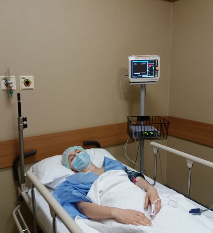 Scrisoare emoționantă a Geaninei Bratu, adresată celor care au ajutat-o. Tânăra are nevoie, în continuare, de sprijin