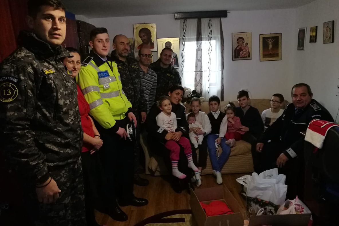 FOTO   Polițiștii vrânceni au fost mesagerii lui Moș Nicolae