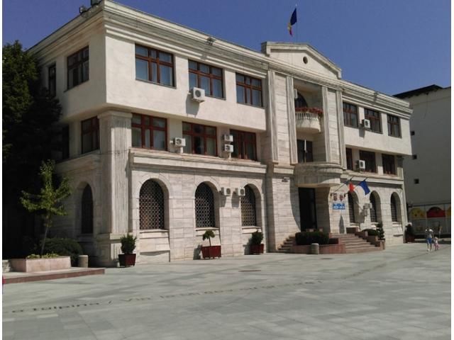 Primarul Misăilă aduce angajații cu japca, în Piața Unirii, pe 24 ianuarie