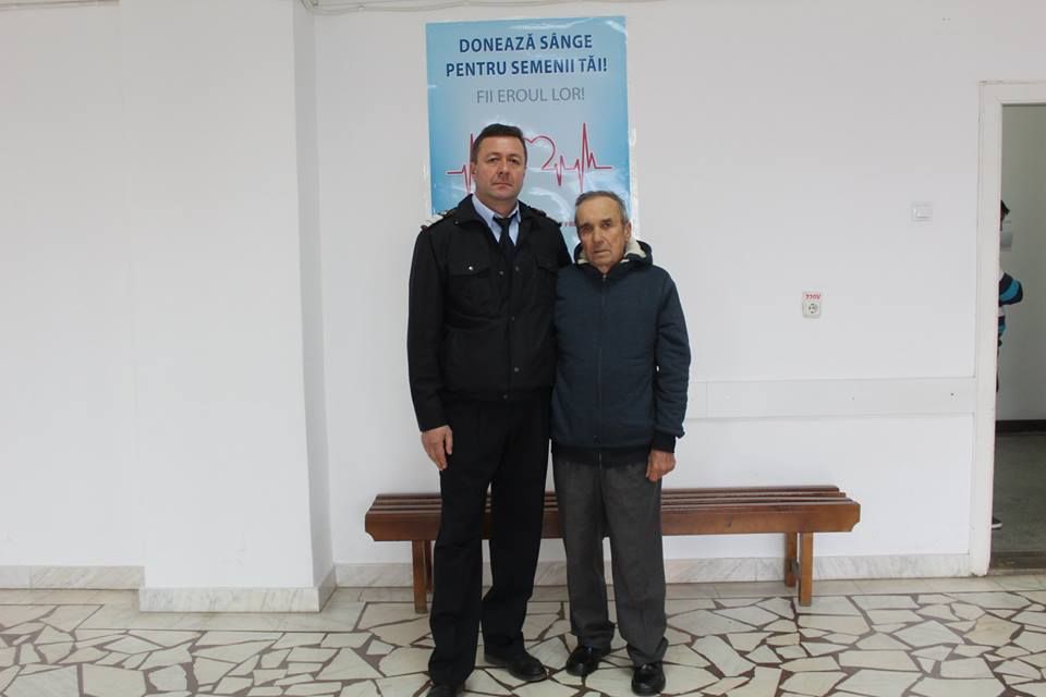 Un vrâncean supraviețuiește lună de lună cu sângele donat de doi pompieri