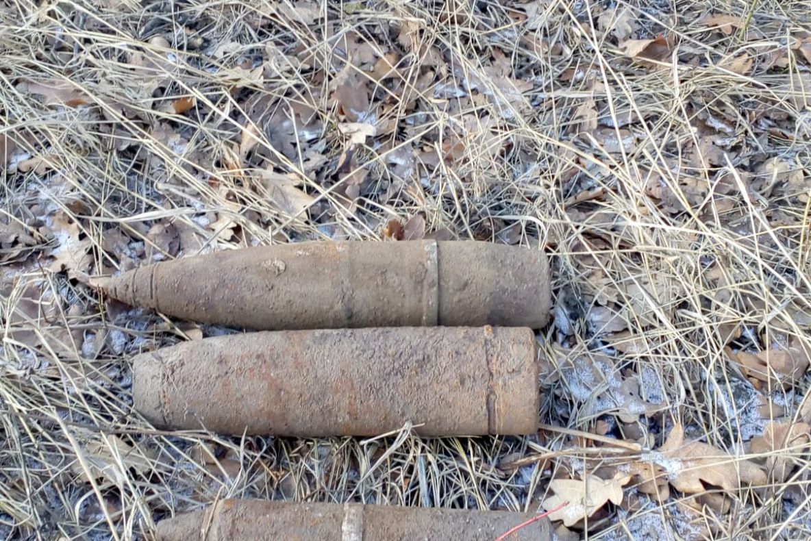 Proiectile neexplodate, descoperite de un căutător de comori