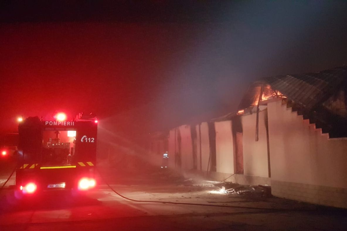 ULTIMA ORĂ   O mașină a luat foc la intrarea în comuna Biliești