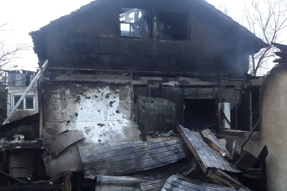 ULTIMA ORĂ  FOTO  Incendiu într-un bloc din Focșani