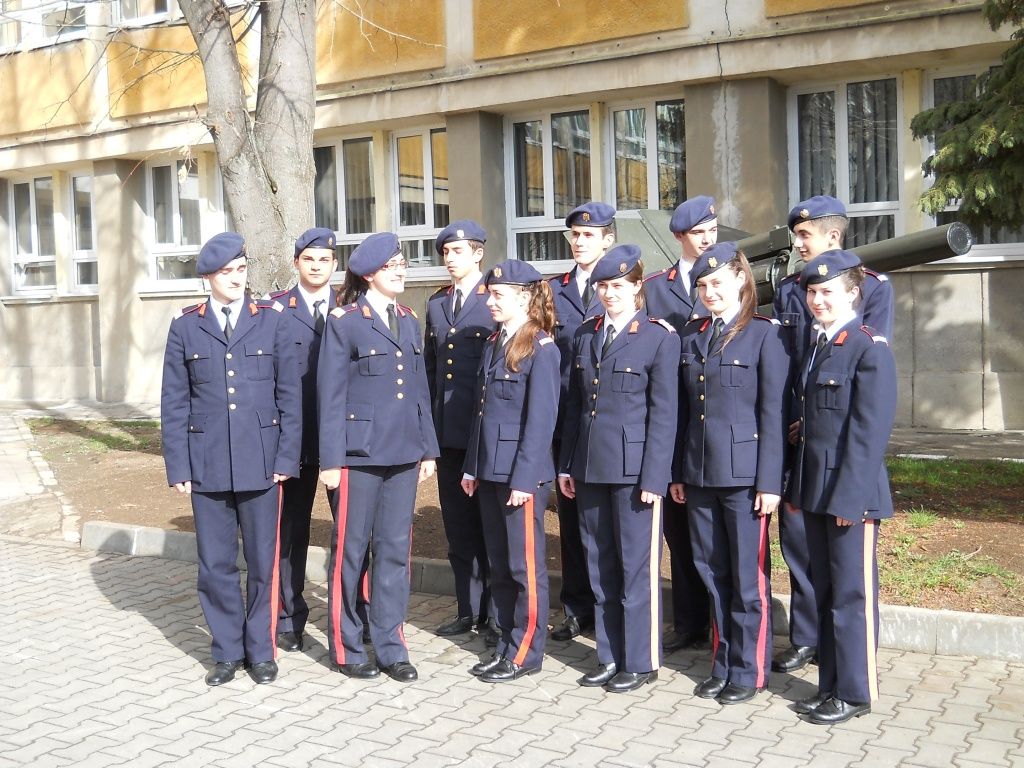 Sute de locuri scoase la concurs de Academia de Poliție și de școlile militare. Vezi oferta