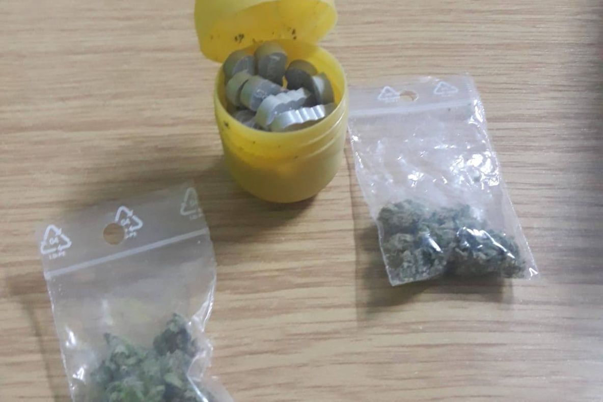 Traficanți de droguri din Vrancea și alte 3 județe, săltați de polițiști și procurori