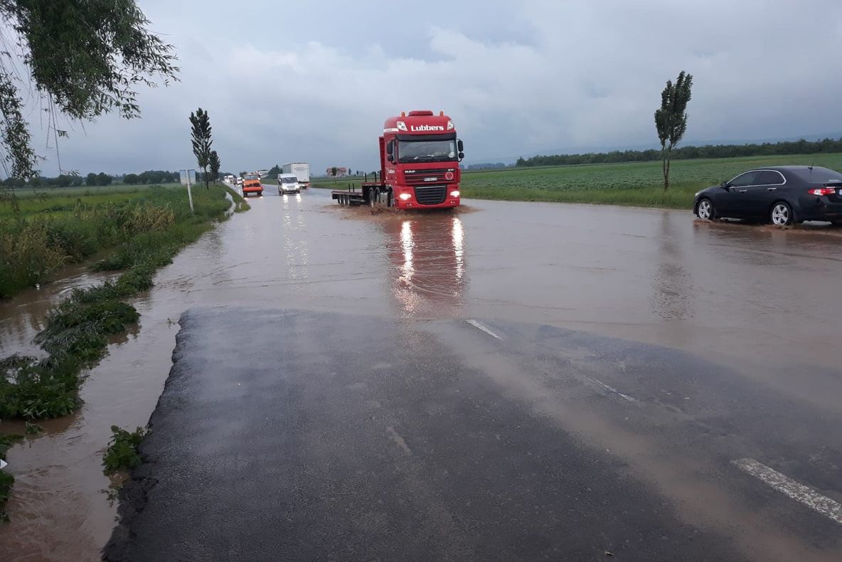 ULTIMA ORĂ E85 inundat la Domnești