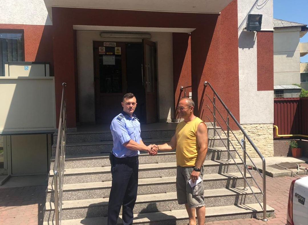 FOTO   Femeie tâlhărită pe o stradă din Focșani. Suspectul a fost prins cu ajutorul unui focșănean