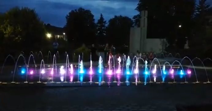 Pompierii încearcă să salveze o persoană căzută în fântână