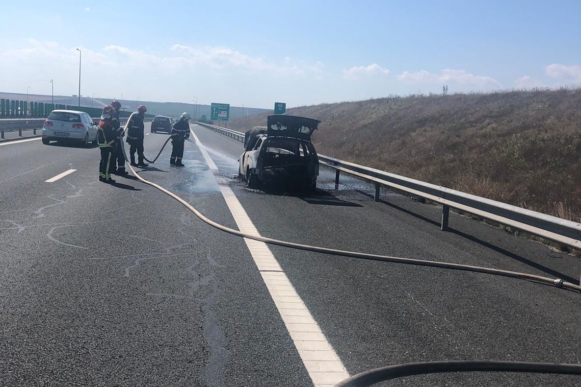 Incendiu la un bloc din Câmpineanca - 15 persoane evacuate