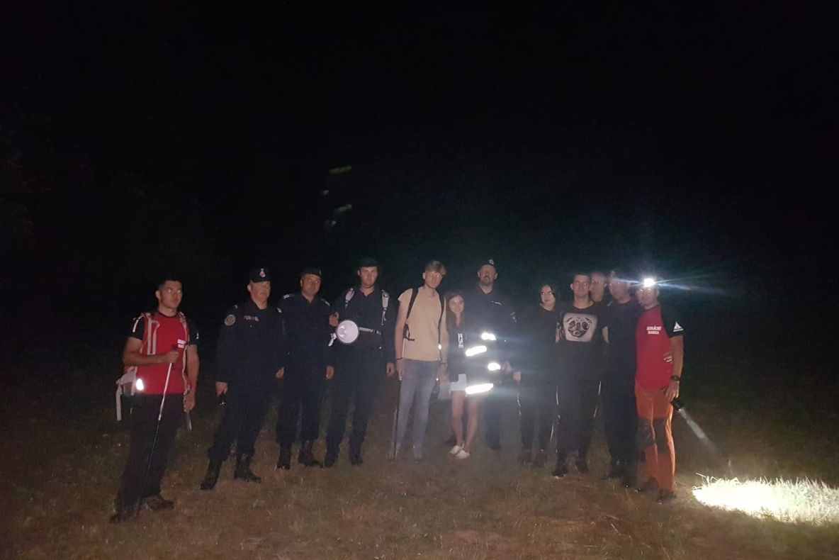 FOTO   Patru turiști s-au rătăcit la Lepșa. Ei au fost găsiți de forțele MAI în circa două ore