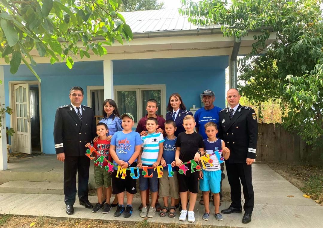 FOTO   A împlinit 10 ani și s-a trezit cu polițiștii la poartă. Ce petrecere surpriză a avut un băiat din Ciușlea