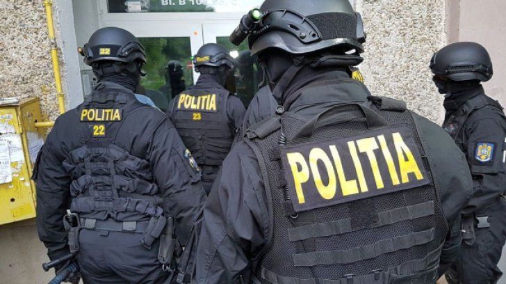 ULTIMA ORĂ 20 de percheziții la suspecți de furturi de case de bani din Vrancea