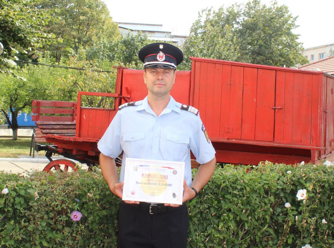 Un subofițer care a salvat o femeie căzută într-o fântână, desemnat ”Pompierul lunii august”