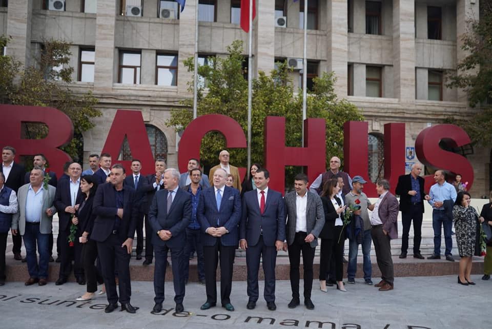 Pâine și circ fără baron și premier. Oprișan și Dăncilă au lipsit de la deschiderea Bachus 2019