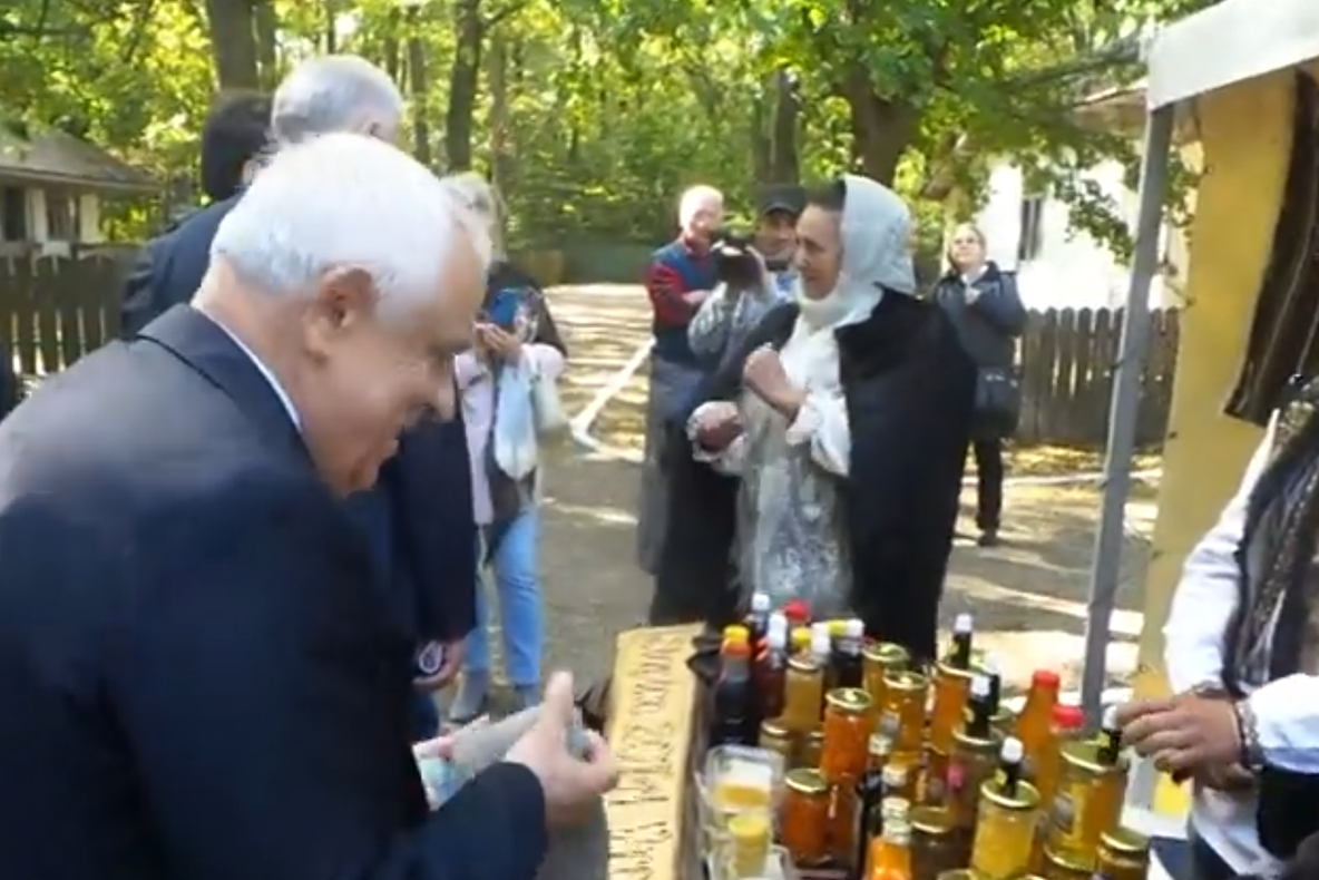 VIDEO Ministrul Agriculturii, Petre Daea, și-a luat ciorapi de lână cu bani împrumutați de la prefectul Vrancei