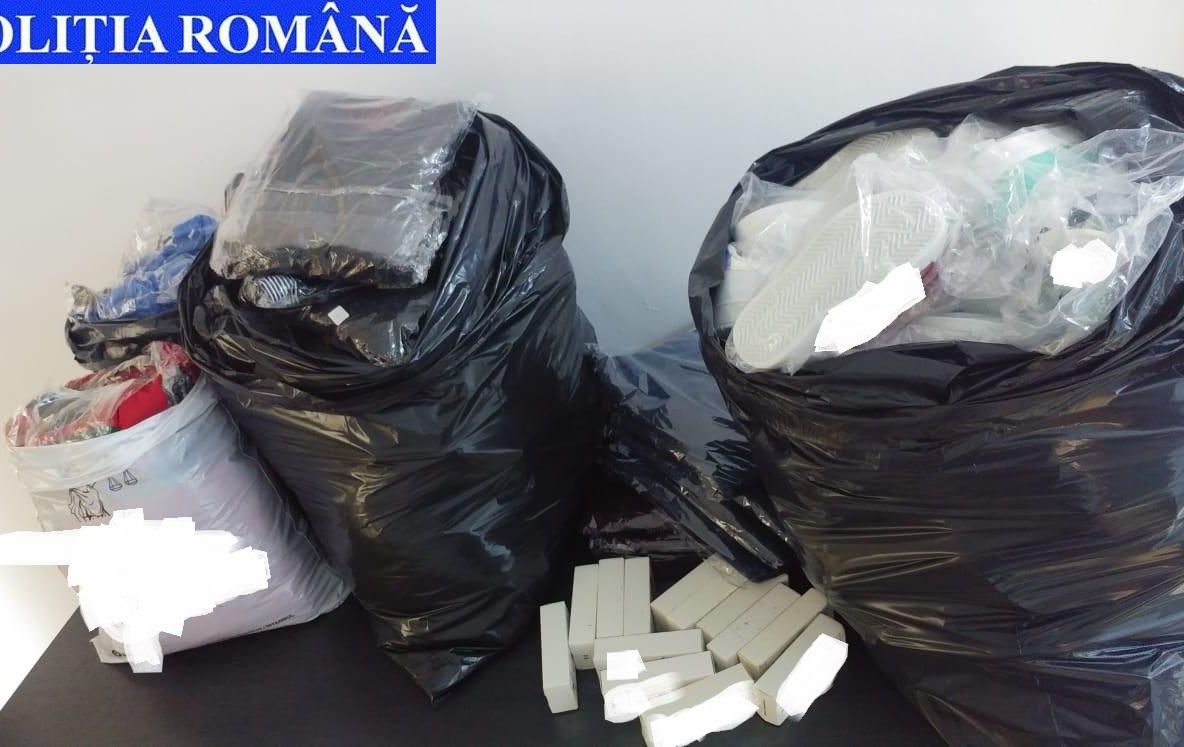 Captură de produse contrafăcute, aduse din Turcia pentru a fi vândute în România