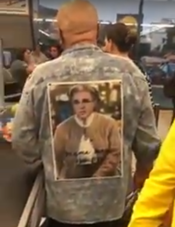 VIDEO Baronul Oprișan, ironizat de focșăneni prin magazine, cu tricouri "Mama mea sunt eu"