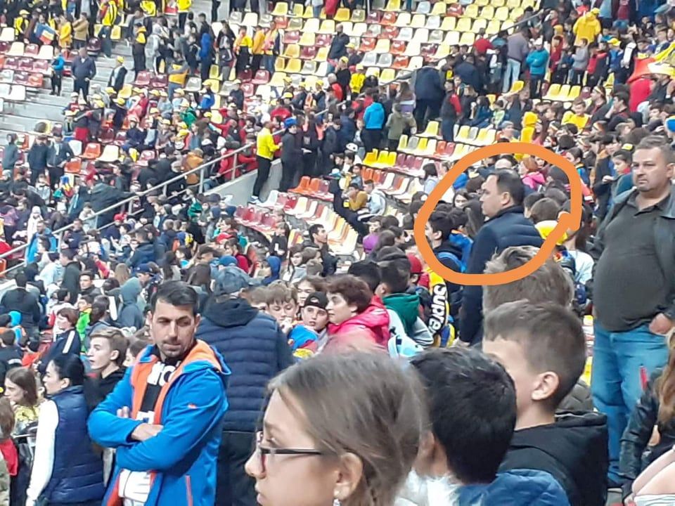 Șmecherie de Focșani. Primarul Misăilă s-a dat însoțitor al copiilor și a fost în tribune la meciul România-Norvegia