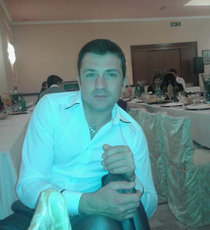 Mobilizare pentru sprijinirea familiei tânărului găsit spânzurat în Italia