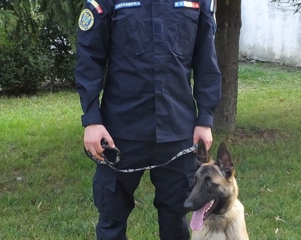 Jandarmii vrânceni au un coleg nou: câinele Athos