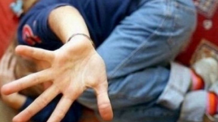 ULTIMA ORĂ Elevă bătută de tatăl unei colege de clasă