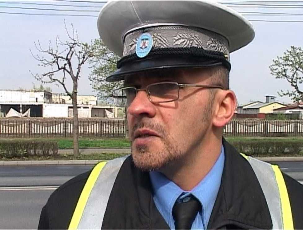 VIDEO Polițistul local care a amendat un nevăzător pentru traversare prin loc nepermis a iertat un angajat al Primăriei Focșani de amendă