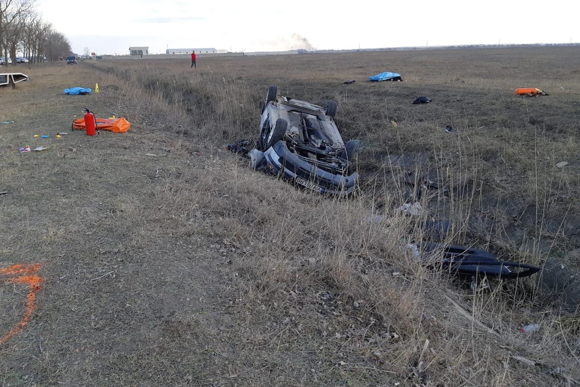 ULTIMA ORĂ Accident cu doi morți, pe drumul spre Suraia. Alte trei persoane sunt rănite