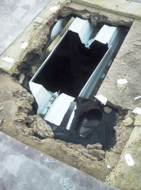 Imagini cu seiful spart de hoții de la mall-ul din Focșani