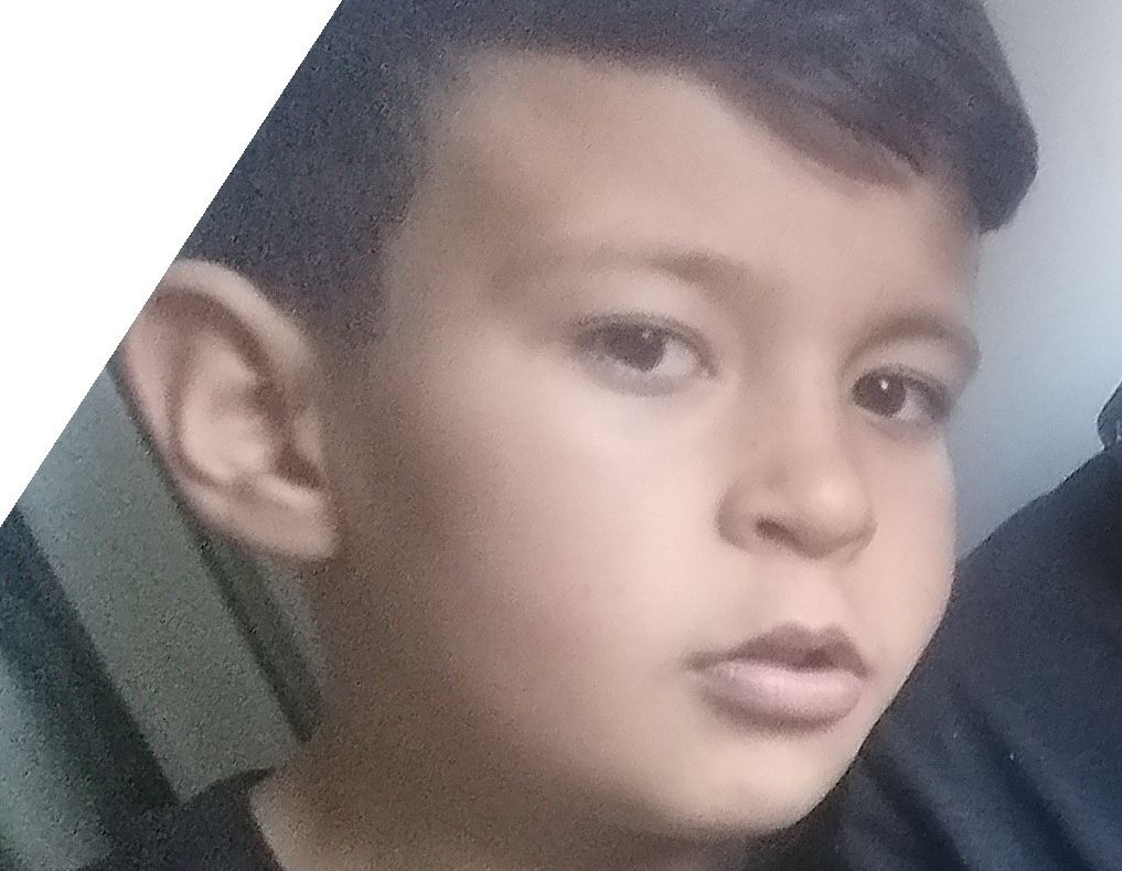 L-ați  văzut? Dacă da, sunați imediat la 112!