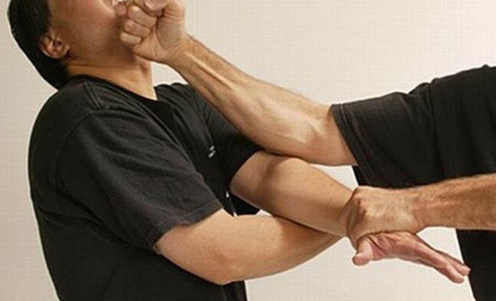 ULTIMA ORĂ Au început bătăile electorale. Primarul din Măicănești își acuză contracandidații că i-au bătut fiul. În replică, aceștia spun că s-au apărat