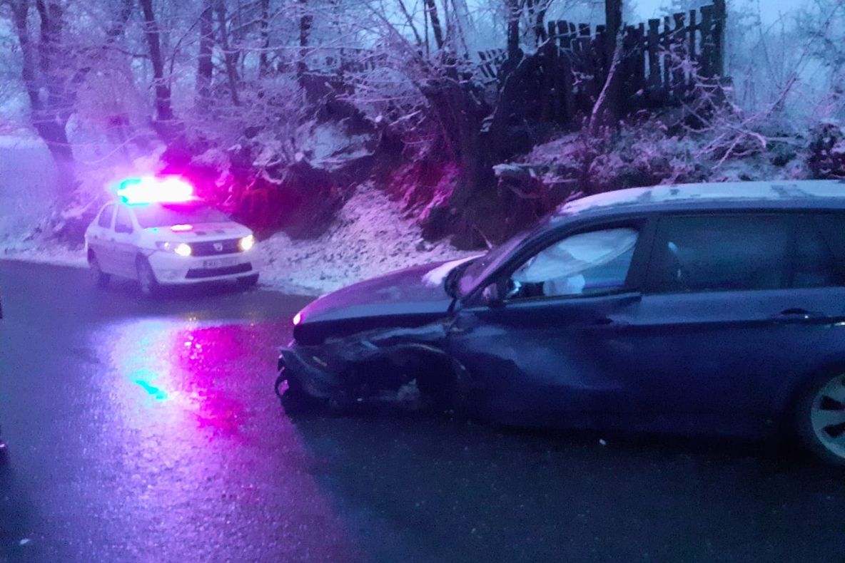 Accident la Vizantea. Două mașini implicate, trei persoane rănite, un șofer băut