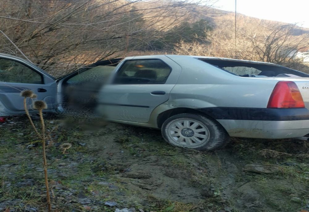 Femeie decedată după ce s-a răsturnat cu mașina