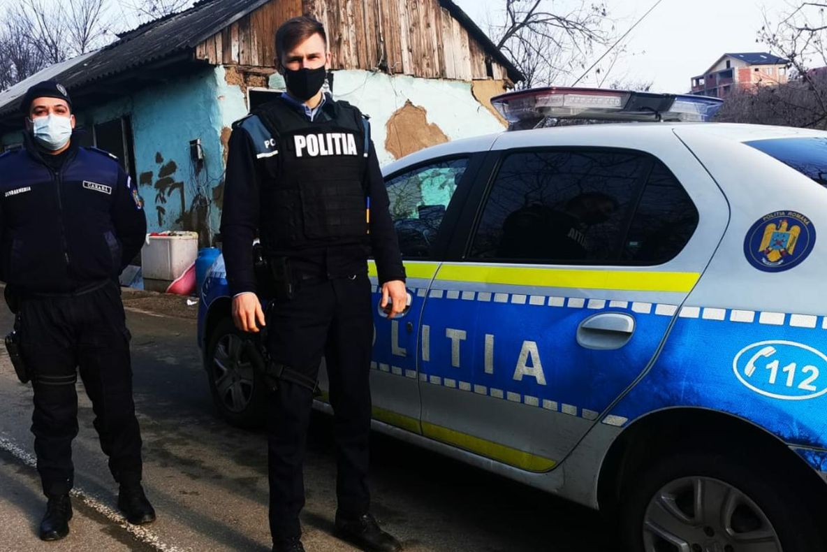Trei copii salvați din incendiu de polițiștii și jandarmii din Panciu