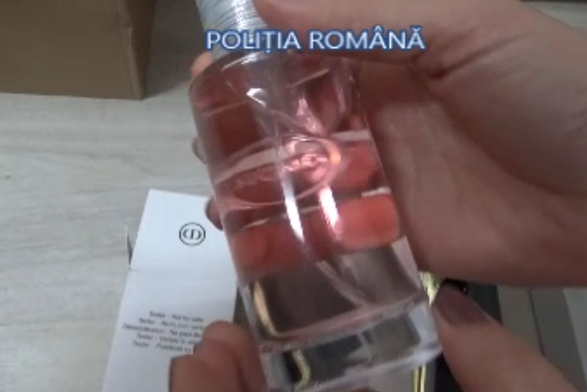 Focșănean prins cu zece mii de parfumuri contrafăcute