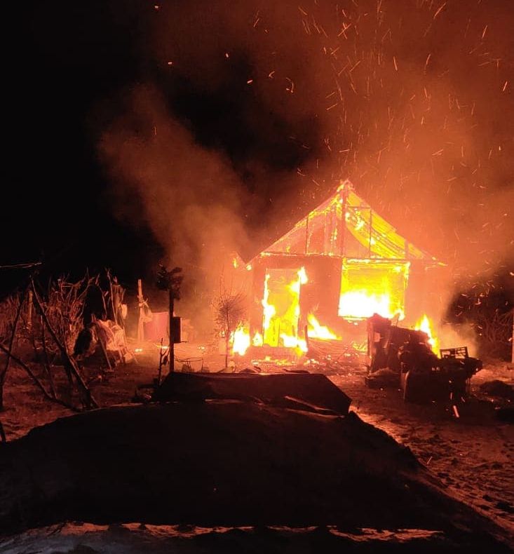 VIDEO Incendii violente în Cotești