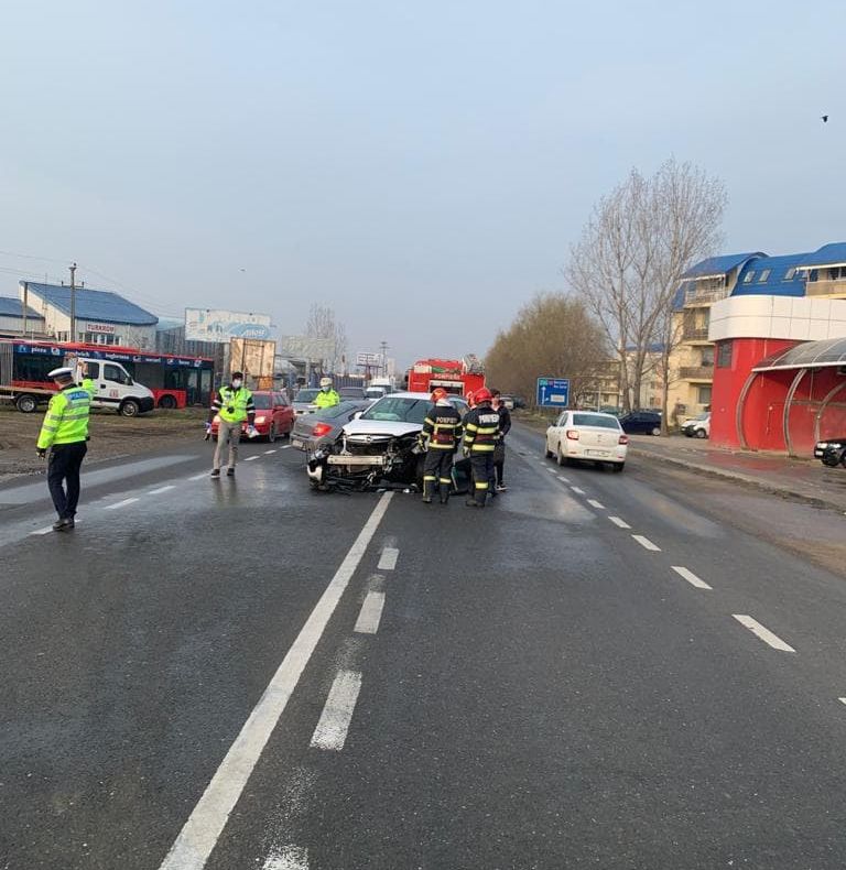 ULTIMA ORĂ Accident pe centura Focșaniului. Două persoane au fost rănite