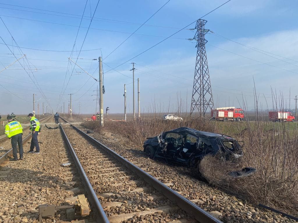 ULTIMA ORĂ Pompier adjudean mort, lovit de tren. Fetița sa, de 5 ani, a supraviețuit