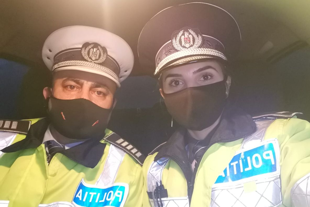 VIDEO Bărbat resuscitat de polițiști, în comuna vrânceană Vârteșcoiu