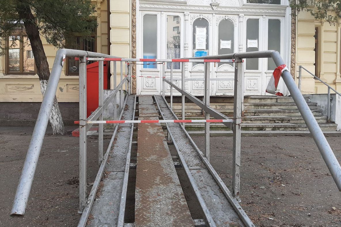 INVESTIGAȚIE Cum amețește Misăilă electoratul - lift hidraulic la SC Parking, pe hârtie. În realitate, rugină și gaură neagră la bugetul local